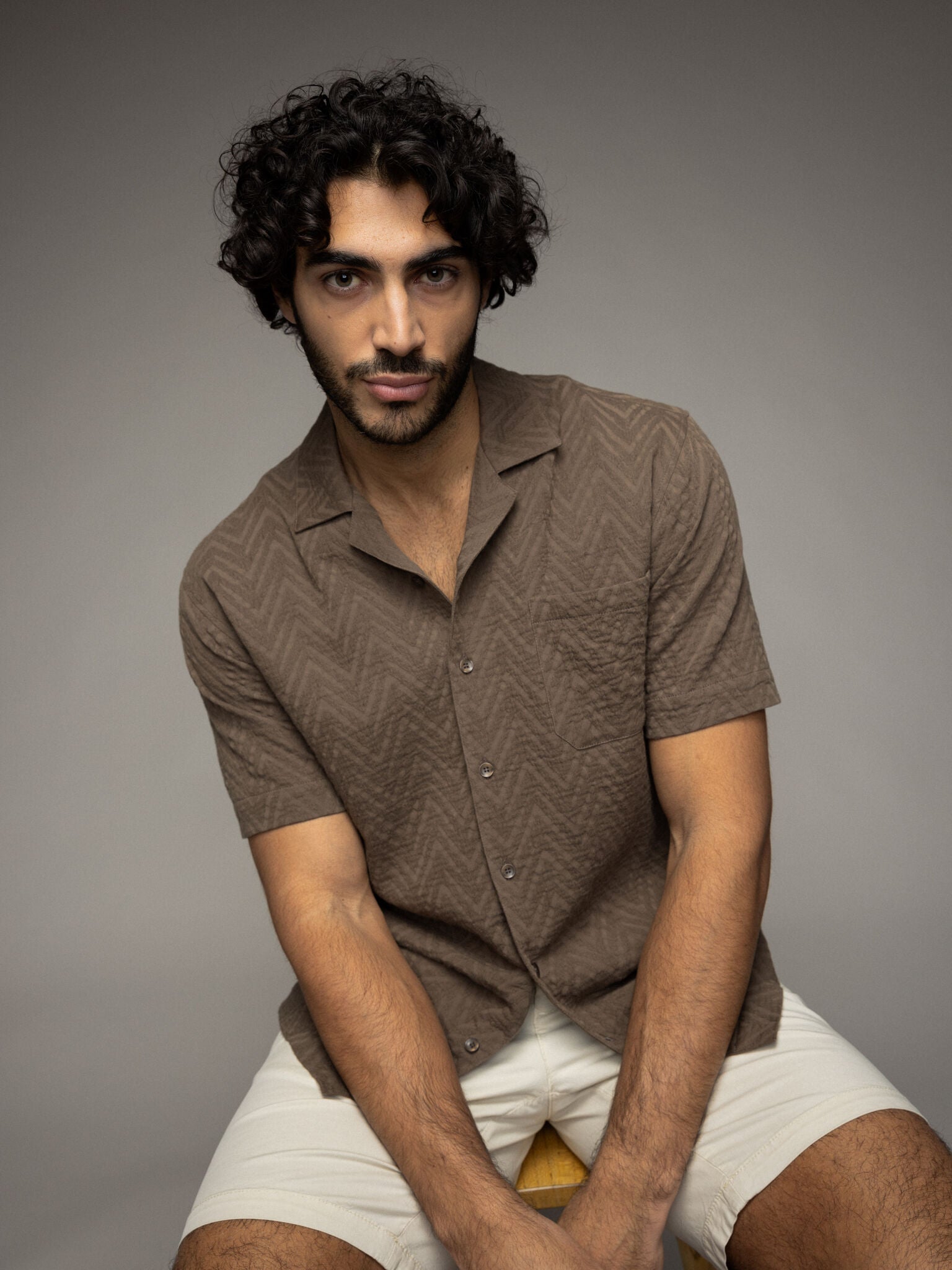 Modelshot / Brown / Detail